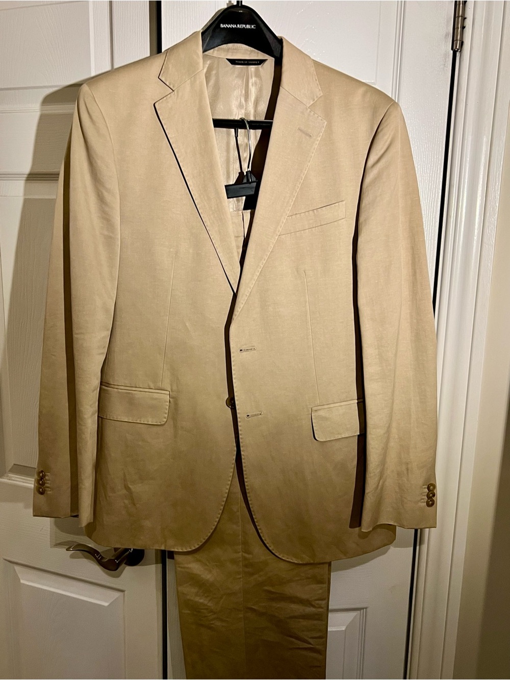 Banana Republic Light Tan Men's Two-Piece Suit